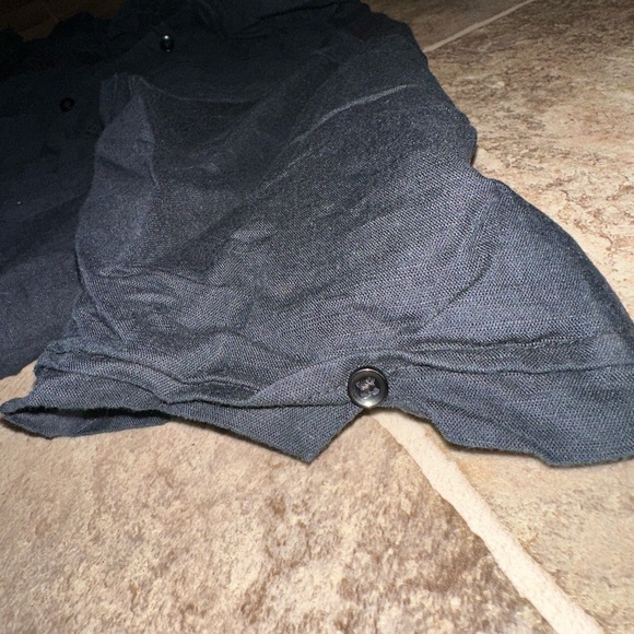 Black Short Sleeve Button-Up Shirt - Picture 4 of 5